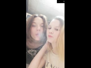russian girls smoking